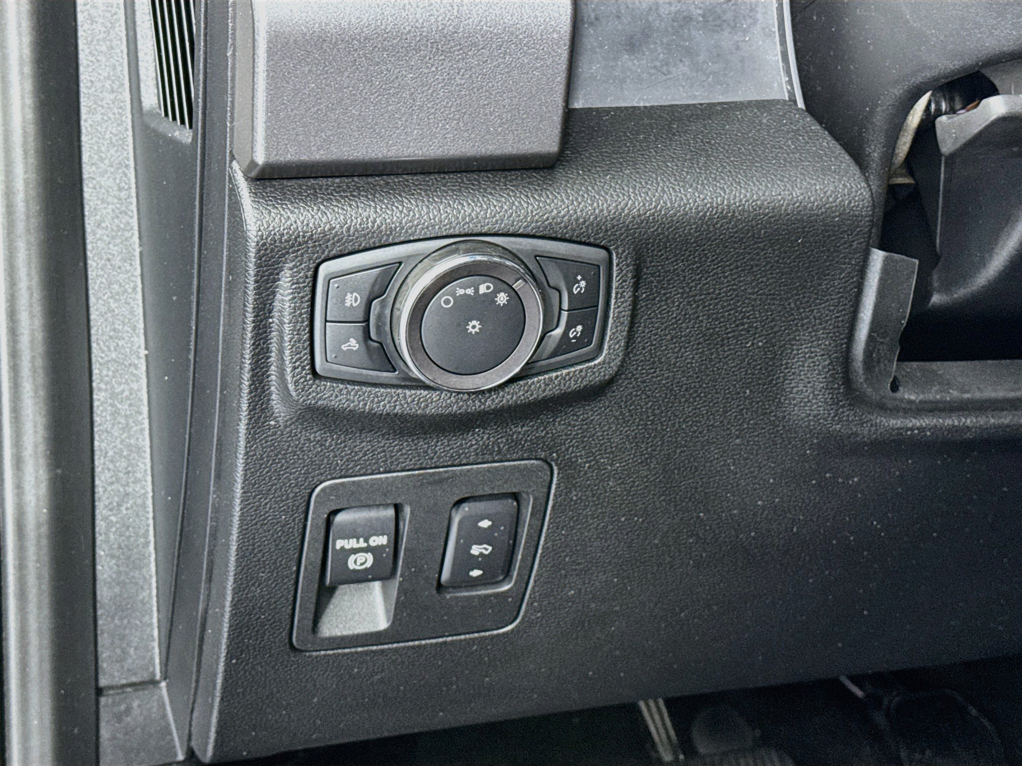 Used 2019 Ford F150 XLT w/ Equipment Group 302A Luxury AWD/4WD image 10