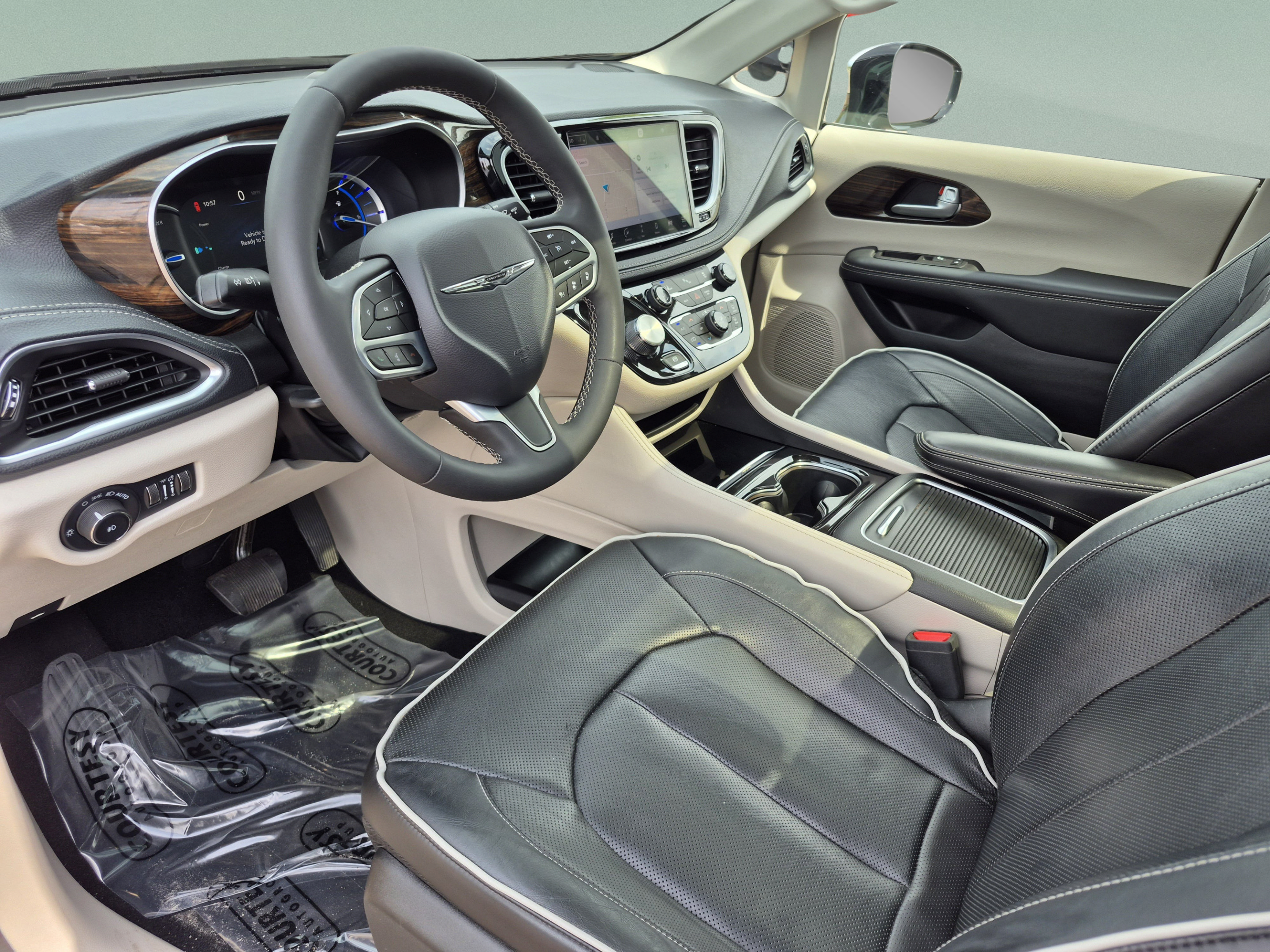 Used 2023 Chrysler Pacifica Limited FWD image 20