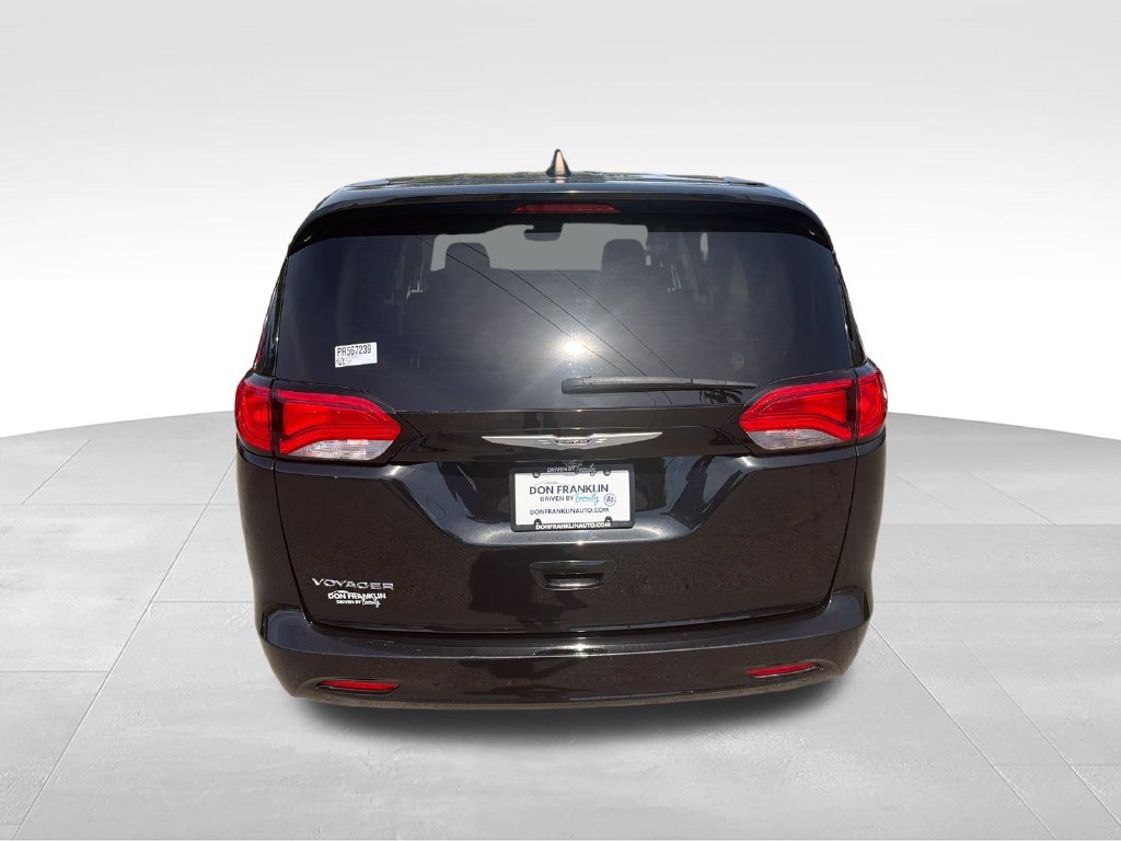 Used 2023 Chrysler Voyager LX FWD image 4