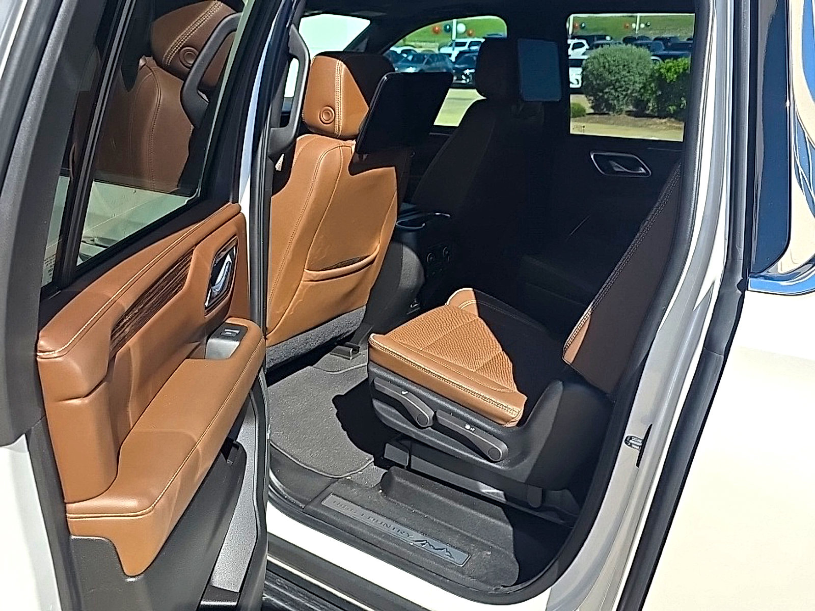 Used 2021 Chevrolet Suburban High Country RWD image 20