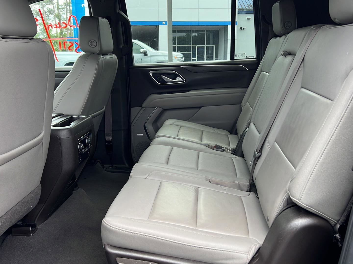 Used 2024 Chevrolet Suburban LT RWD image 12