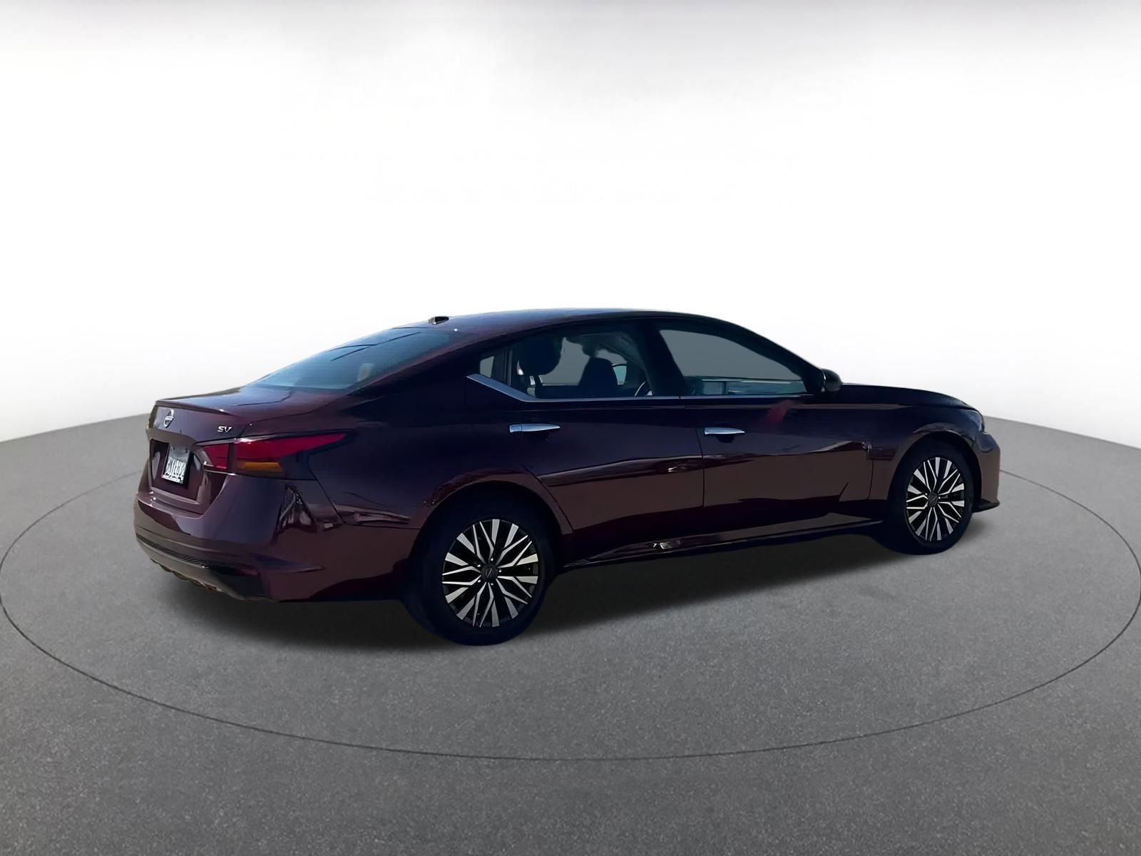 Used 2024 Nissan Altima 2.5 SV image 14