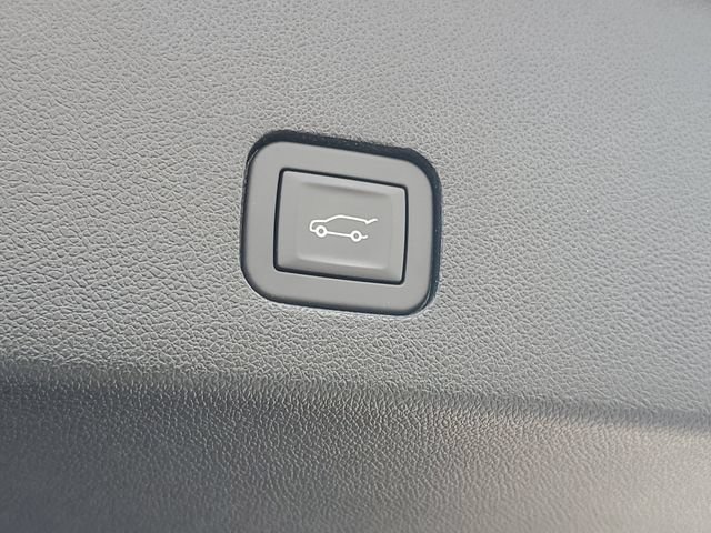Certified 2025 Cadillac XT6 Luxury FWD image 9