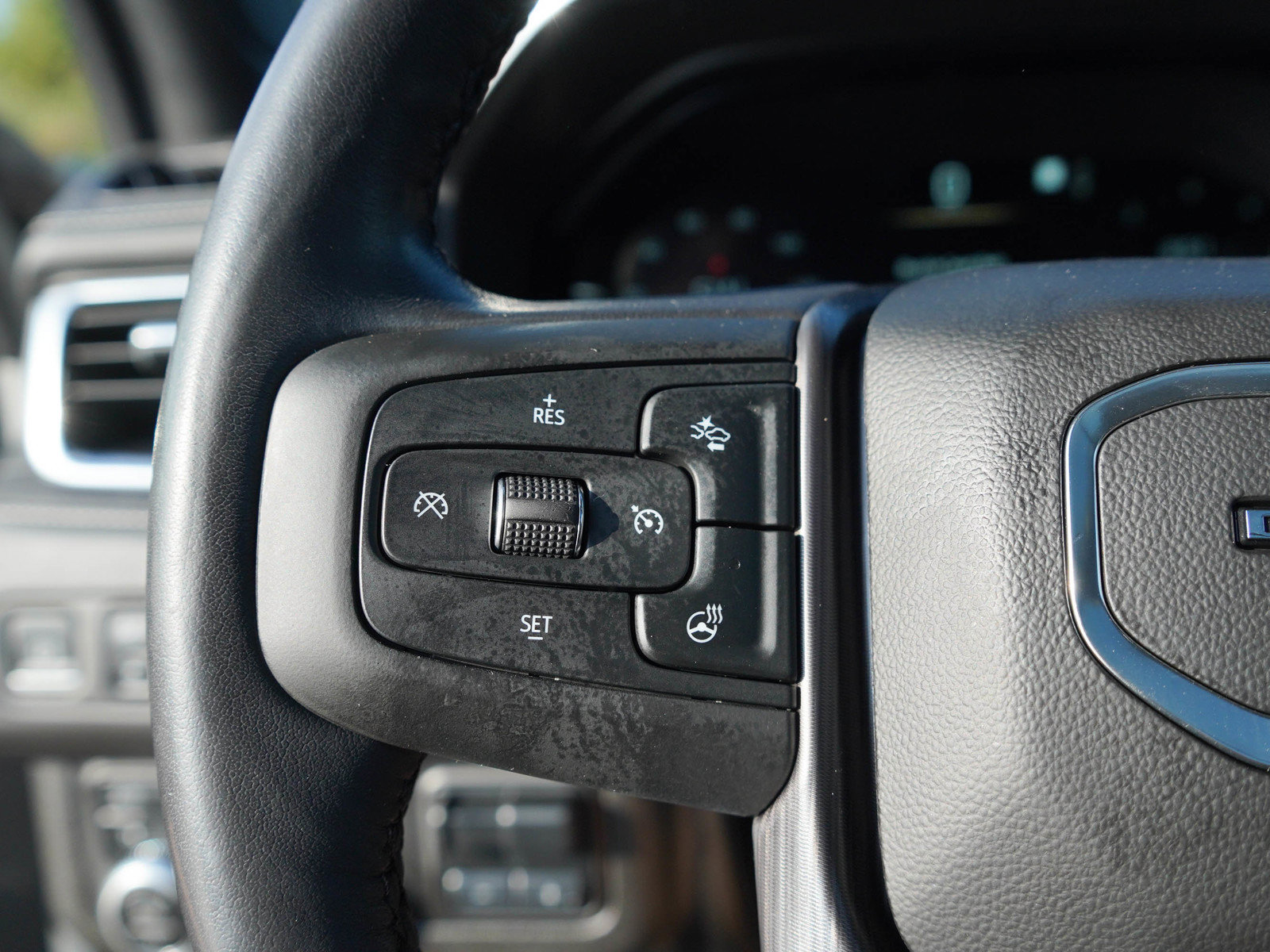 Used 2023 GMC Yukon Denali Ultimate AWD/4WD image 29