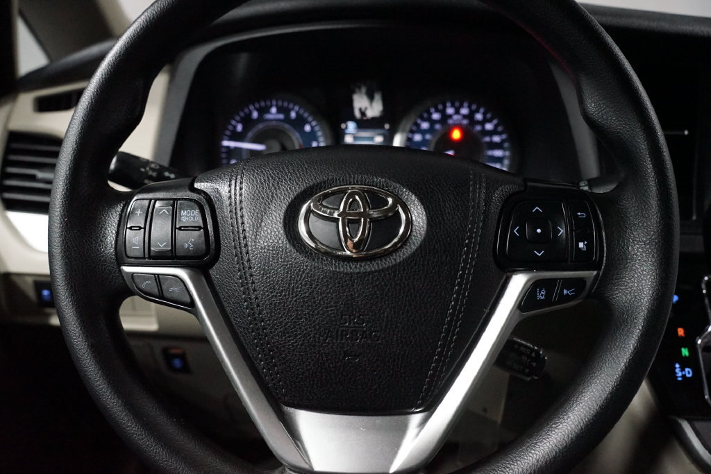 Certified 2020 Toyota Sienna LE FWD image 12