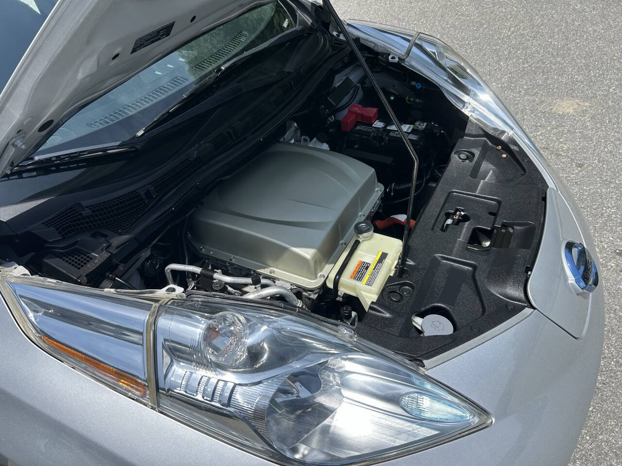 Used 2016 Nissan Leaf SV w/ Premium Package FWD image 30