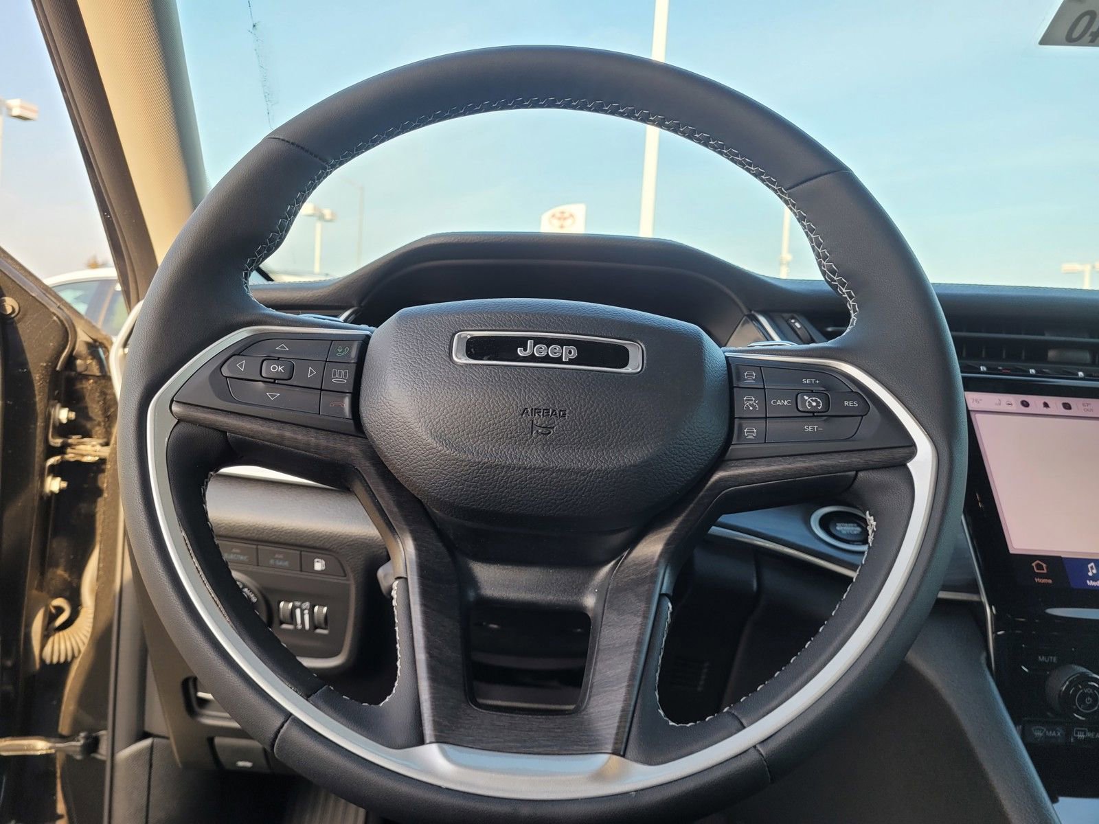 New 2024 Jeep Grand Cherokee Limited 4xe w/ Luxury Tech Group II image 19