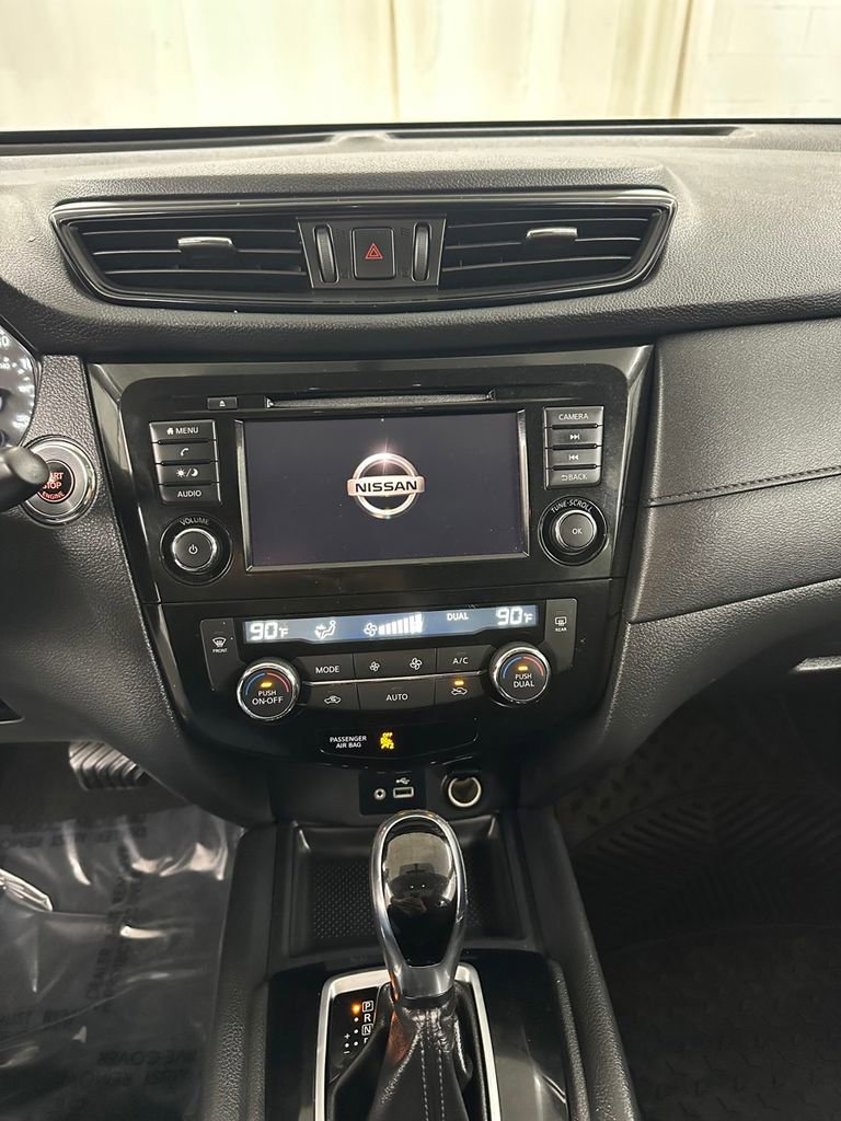 Used 2018 Nissan Rogue SV image 19