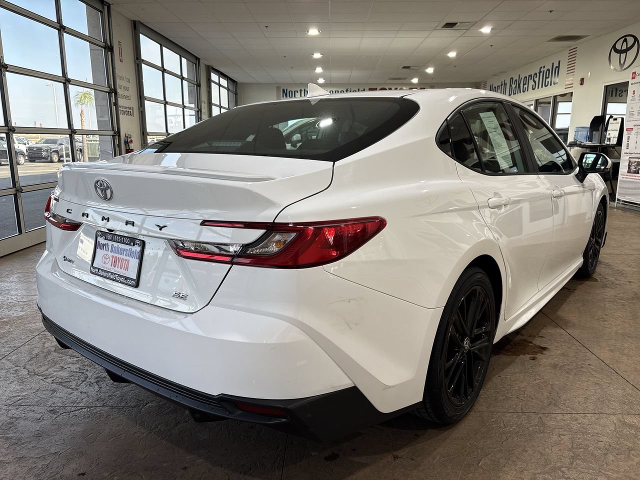 Used 2025 Toyota Camry SE FWD image 2