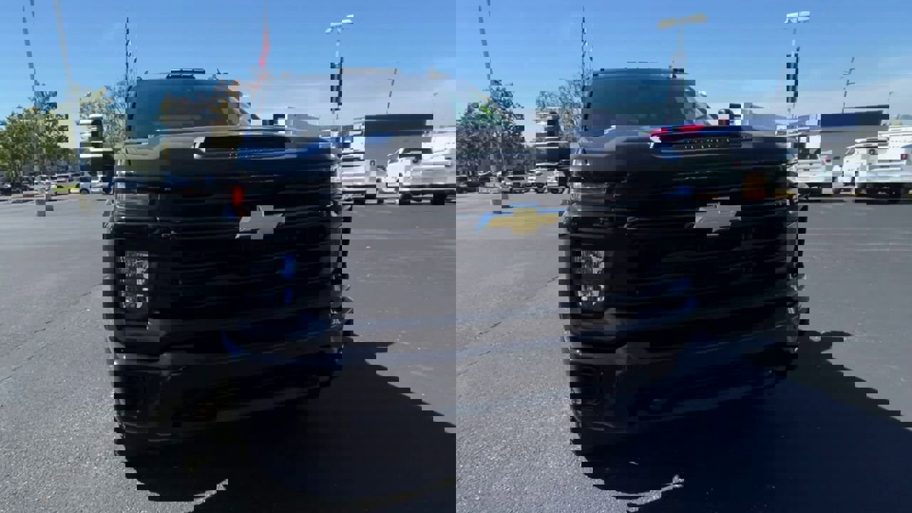 Used 2025 Chevrolet Silverado 2500 Custom w/ Custom Value Package image 3