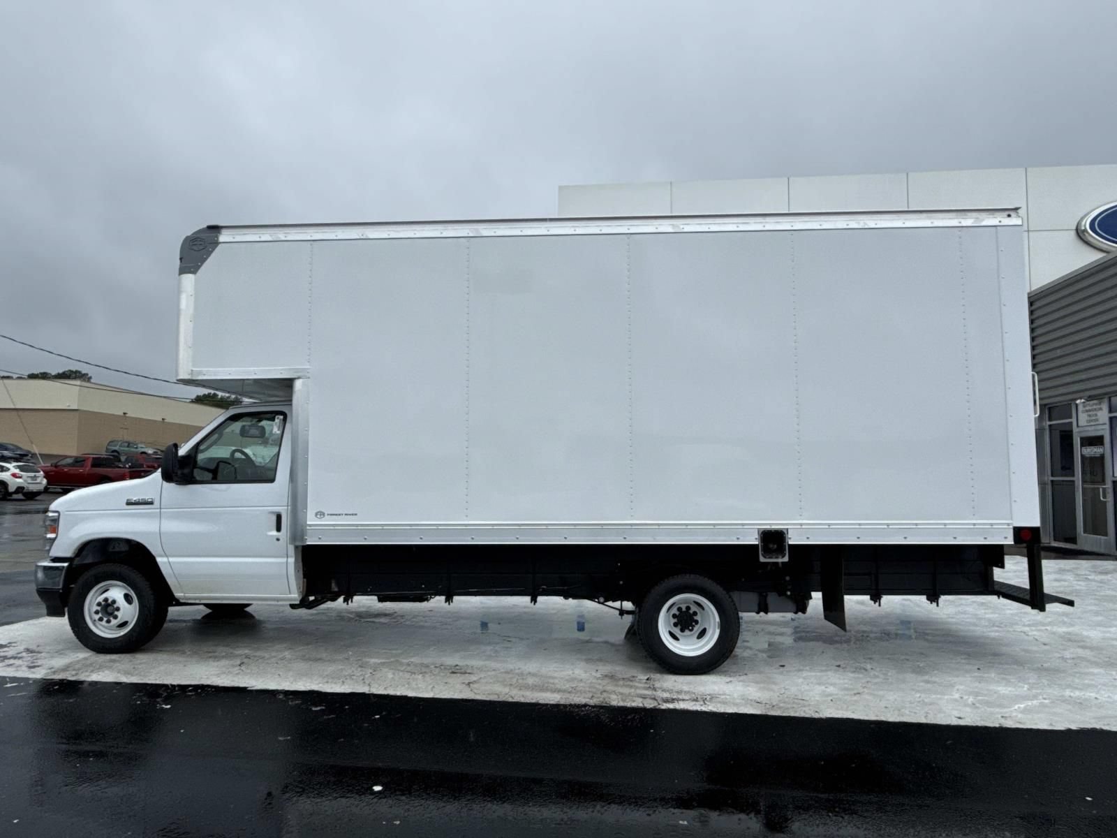 New 2027 Ford E-450 and Econoline 450 Super Duty w/ Power Equipment Group RWD image 6