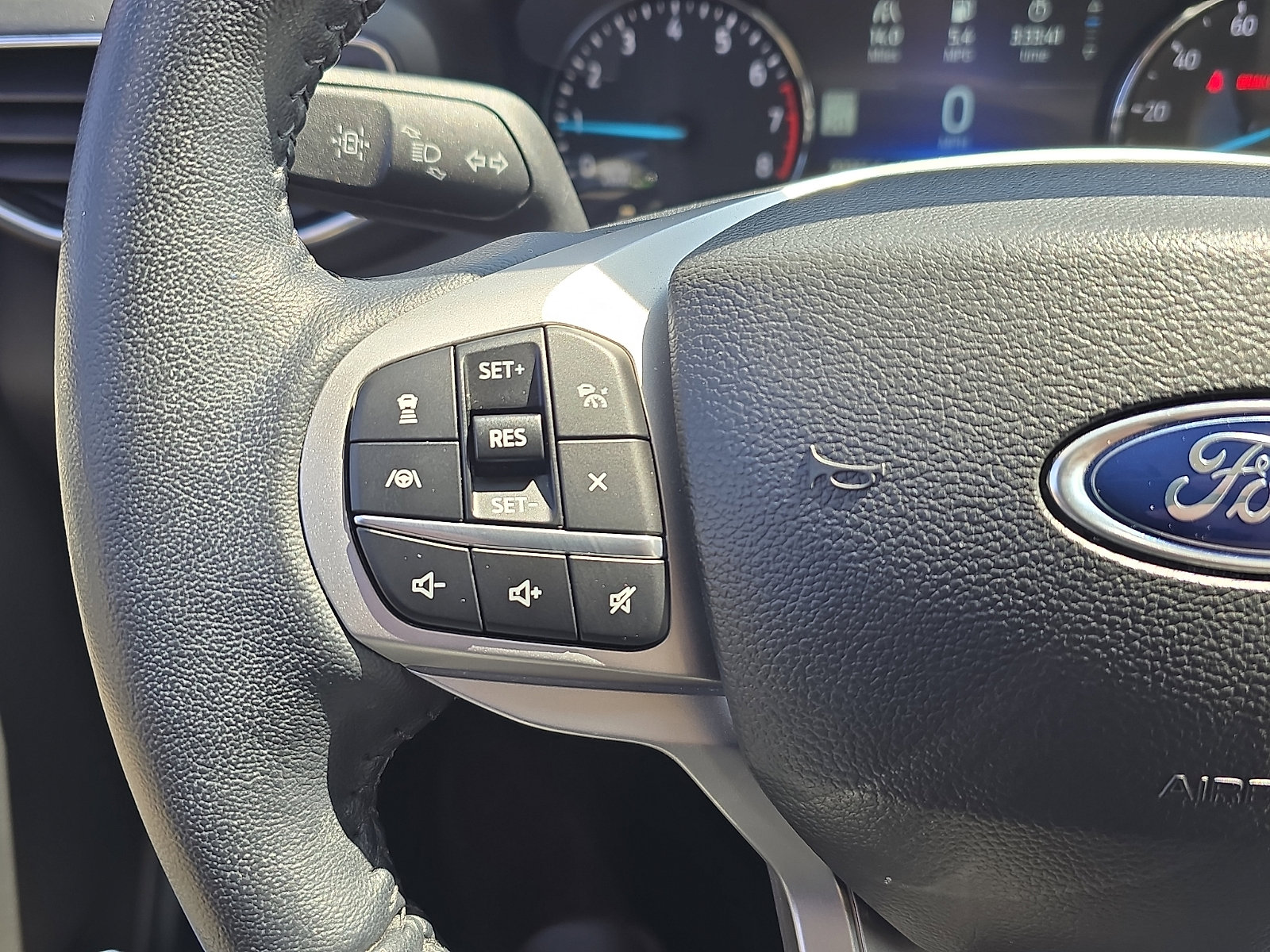 Certified 2022 Ford Explorer XLT w/ Equipment Group 202A AWD/4WD image 22