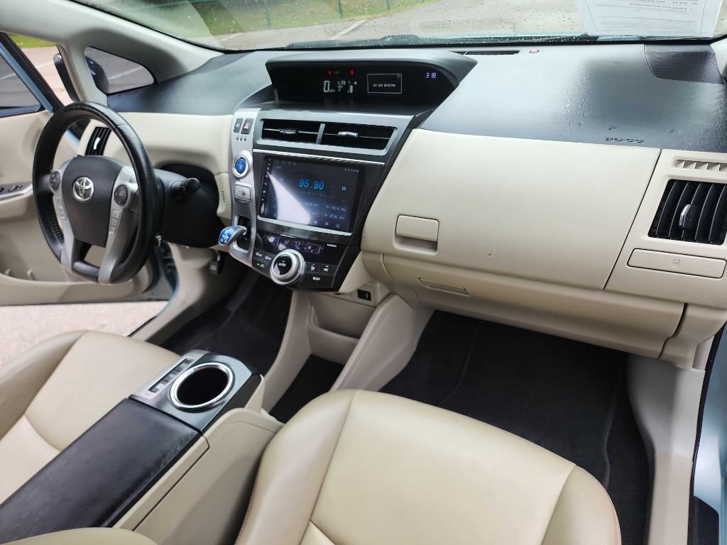 Used 2015 Toyota Prius V Four FWD image 29