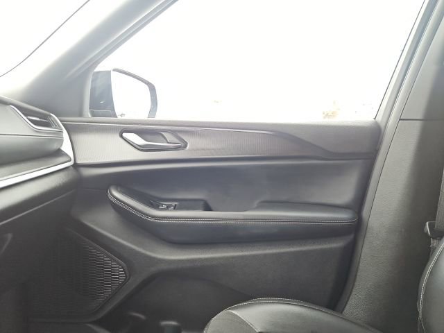 Used 2024 Jeep Grand Cherokee Altitude image 39