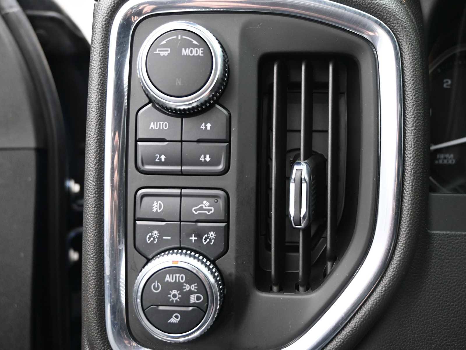 Used 2022 GMC Sierra 2500 AT4 w/ AT4 Preferred Package image 9