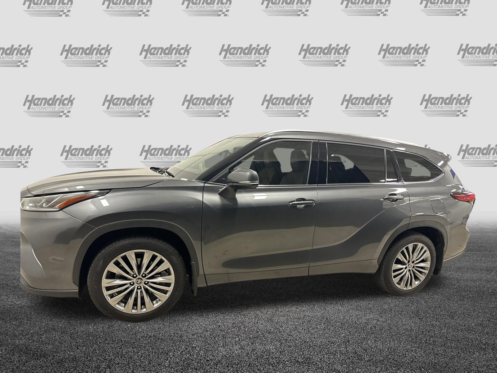 Used 2023 Toyota Highlander Platinum AWD/4WD image 7