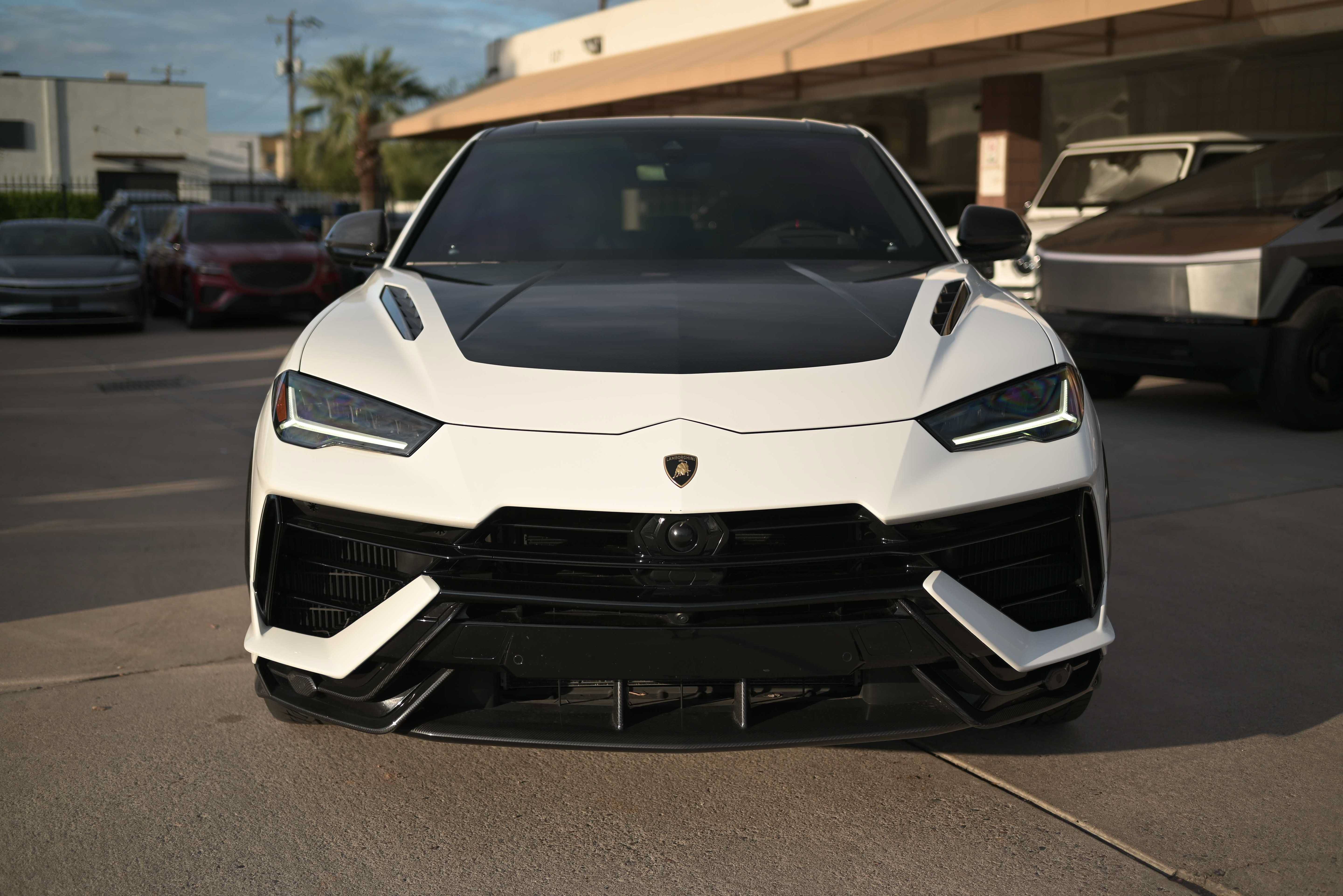 Used 2023 Lamborghini Urus Performante AWD/4WD image 3
