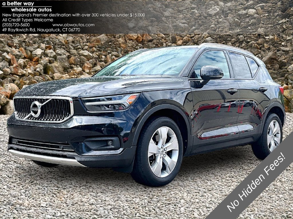 Used 2021 Volvo XC40 T4 Momentum