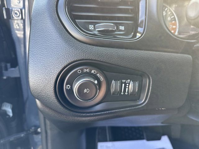 Used 2023 Jeep Renegade Altitude image 23