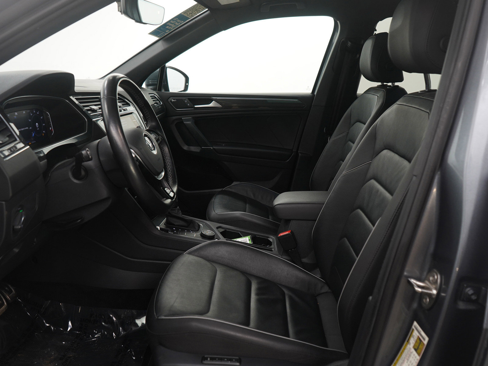 Used 2020 Volkswagen Tiguan SEL Premium R-Line image 16