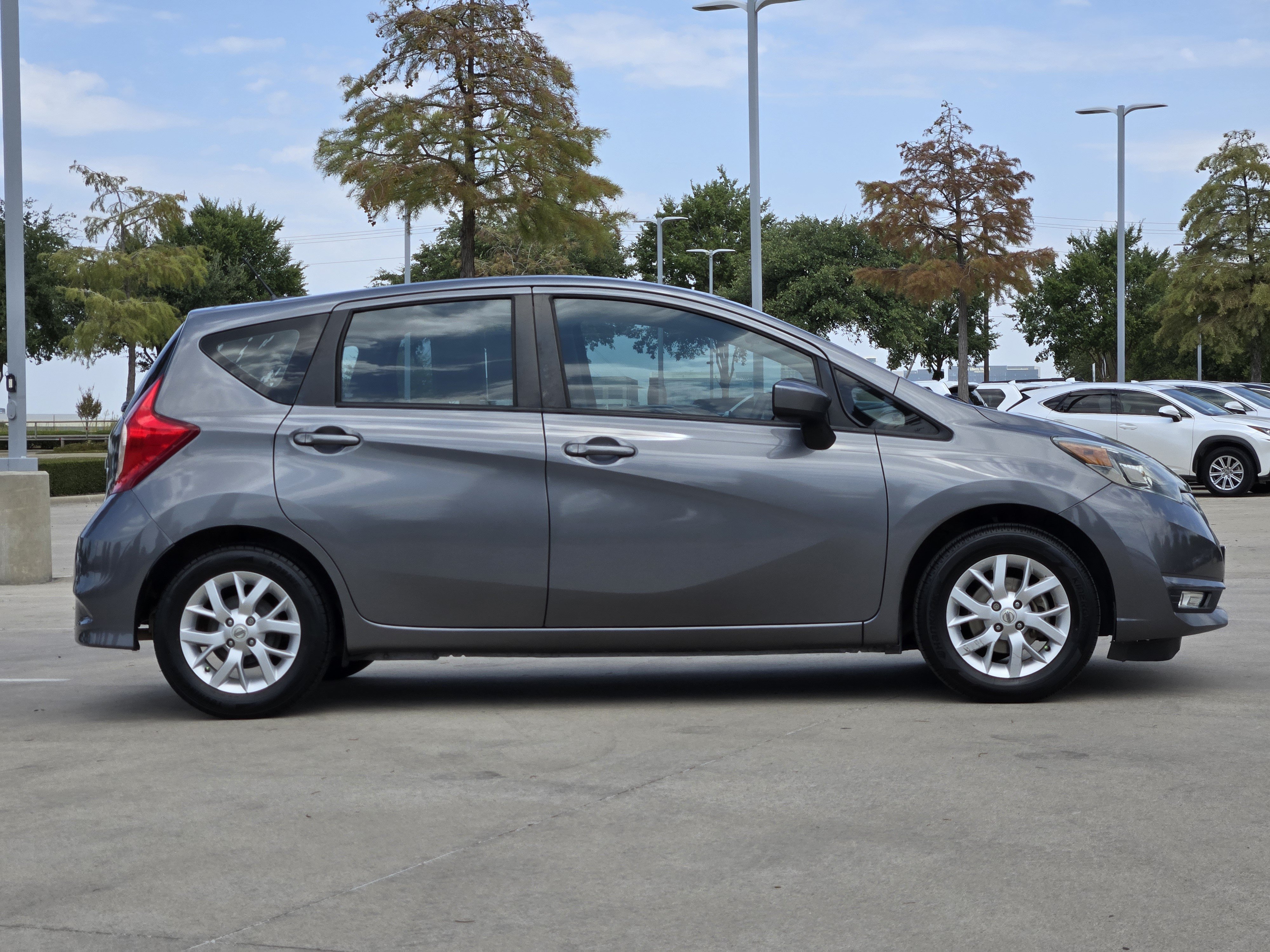Used 2017 Nissan Versa Note SV w/ SV Appearance Package FWD image 6