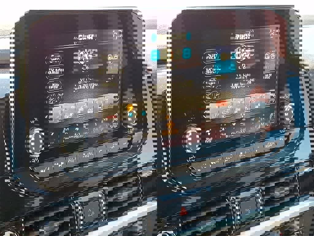 Used 2024 Nissan Pathfinder SV image 17