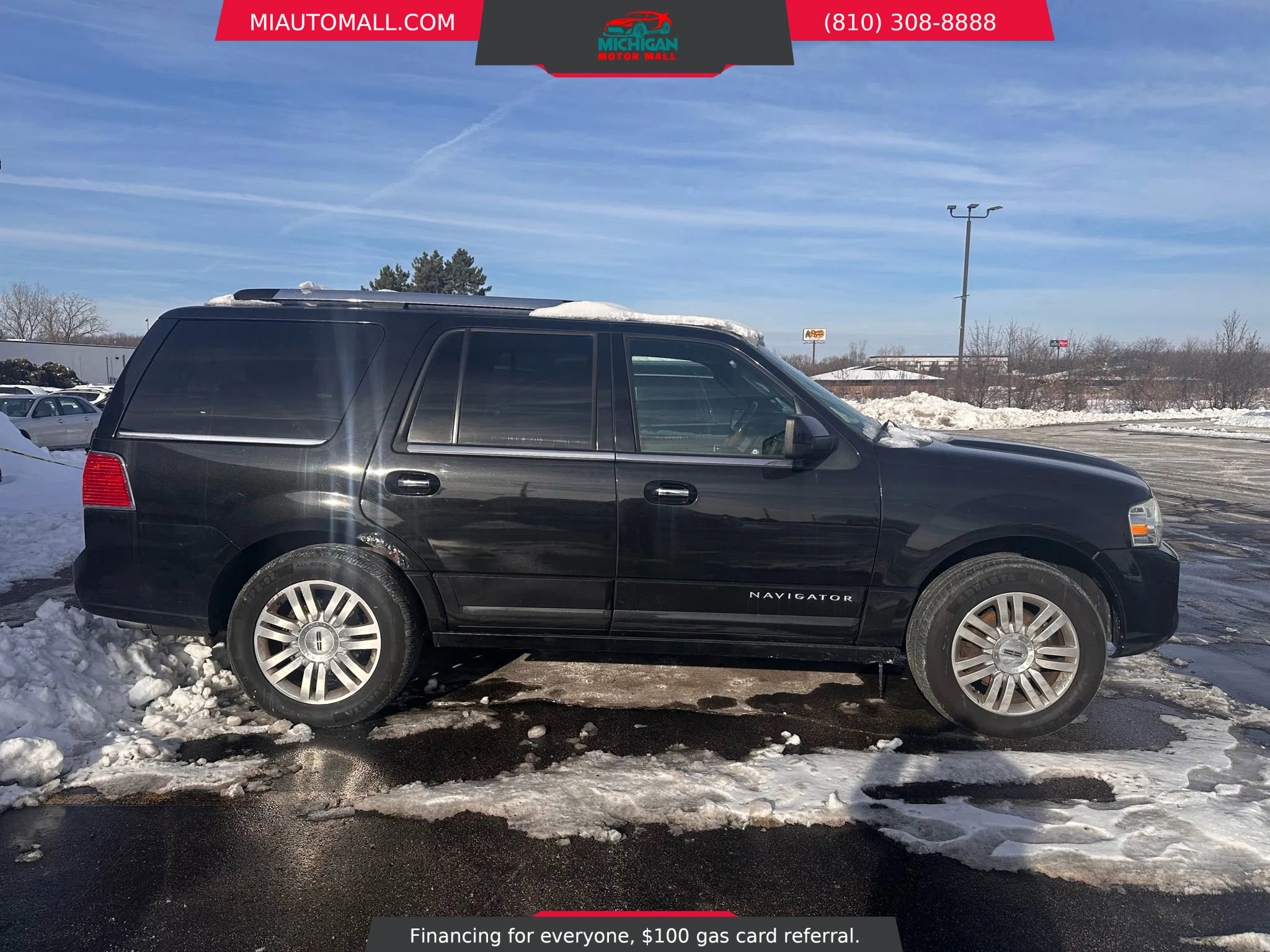 Used 2014 Lincoln Navigator Sport Utility 4D image 4