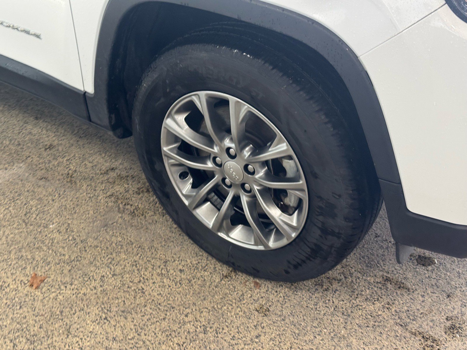 Used 2021 Jeep Cherokee Latitude Lux image 4