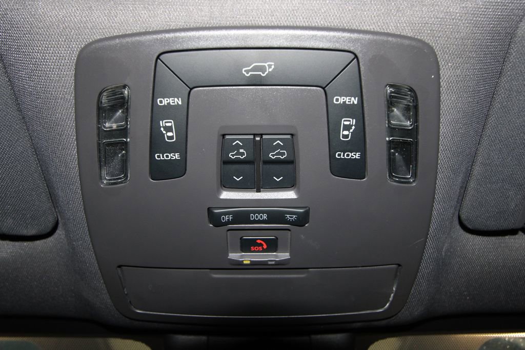 Used 2023 Toyota Sienna XSE image 24