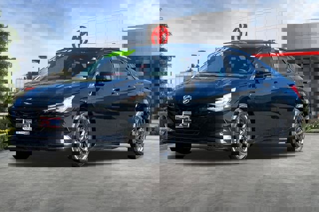 Used 2023 Hyundai Elantra SEL image 9