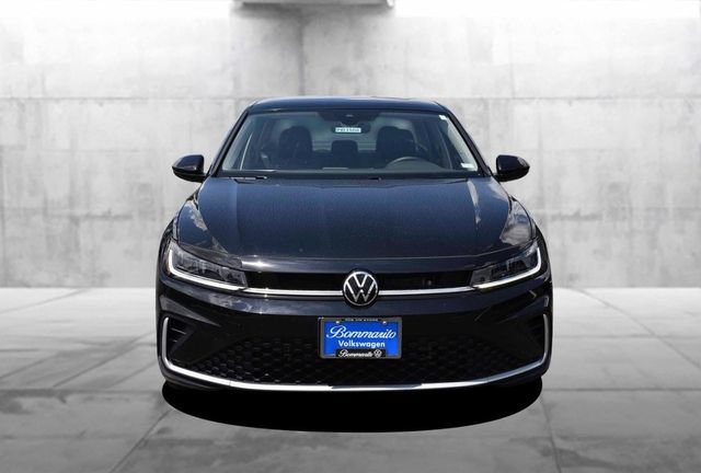 Certified 2025 Volkswagen Jetta SE w/ Sunroof Package FWD image 4