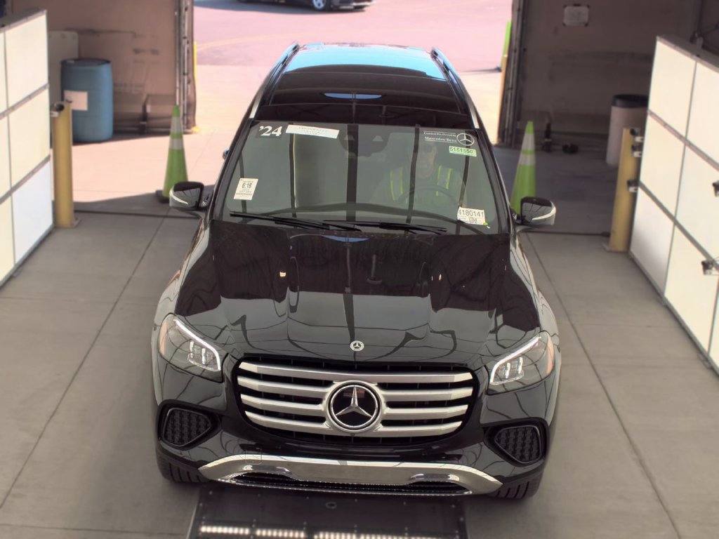 Used 2024 Mercedes-Benz GLS 450 4MATIC image 7