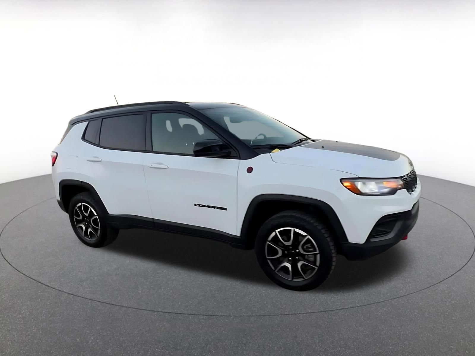 Used 2025 Jeep Compass Trailhawk video 2