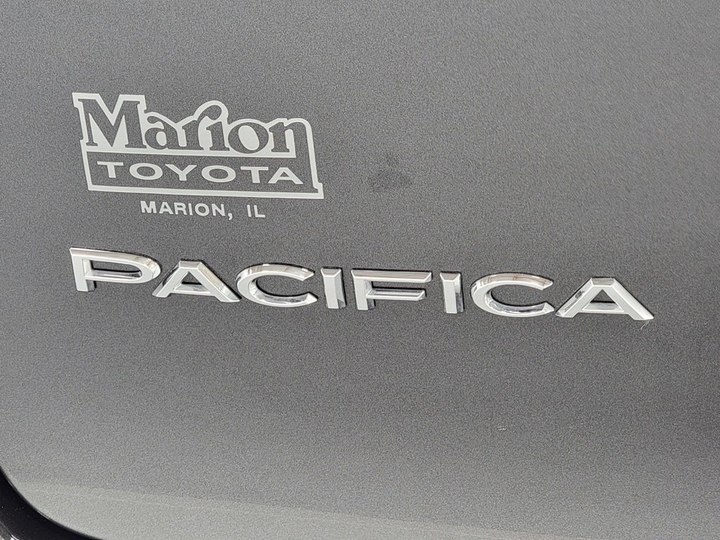 Used 2018 Chrysler Pacifica L FWD image 10