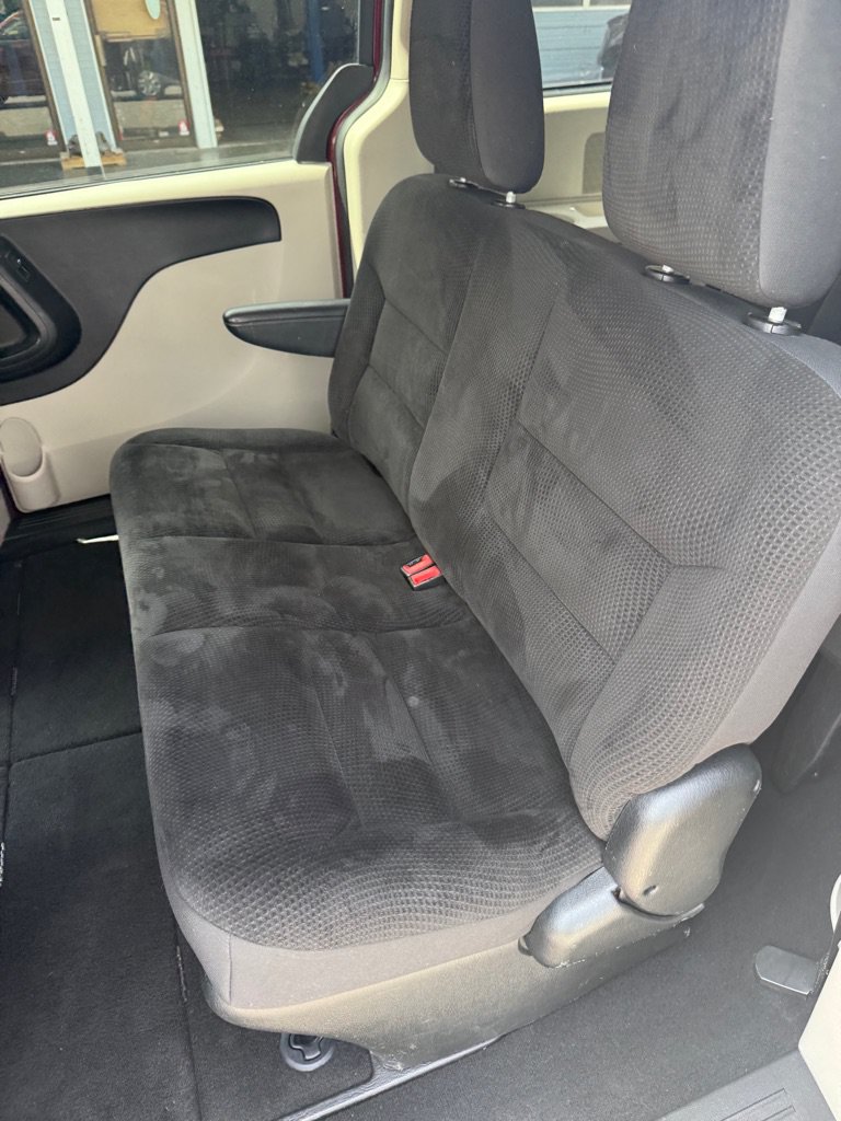 Used 2018 Dodge Grand Caravan SE w/ UConnect Hands-Free Group FWD image 9