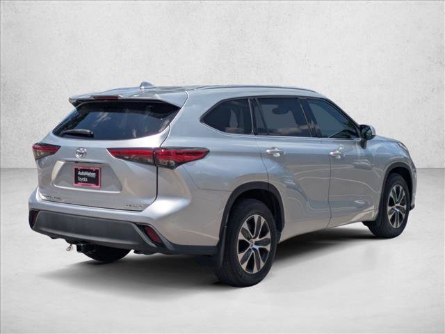 Used 2021 Toyota Highlander XLE AWD/4WD image 5