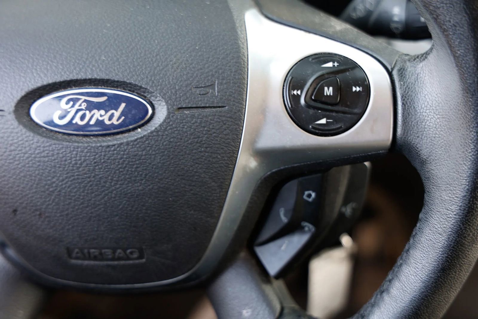 Used 2013 Ford Escape SEL image 25