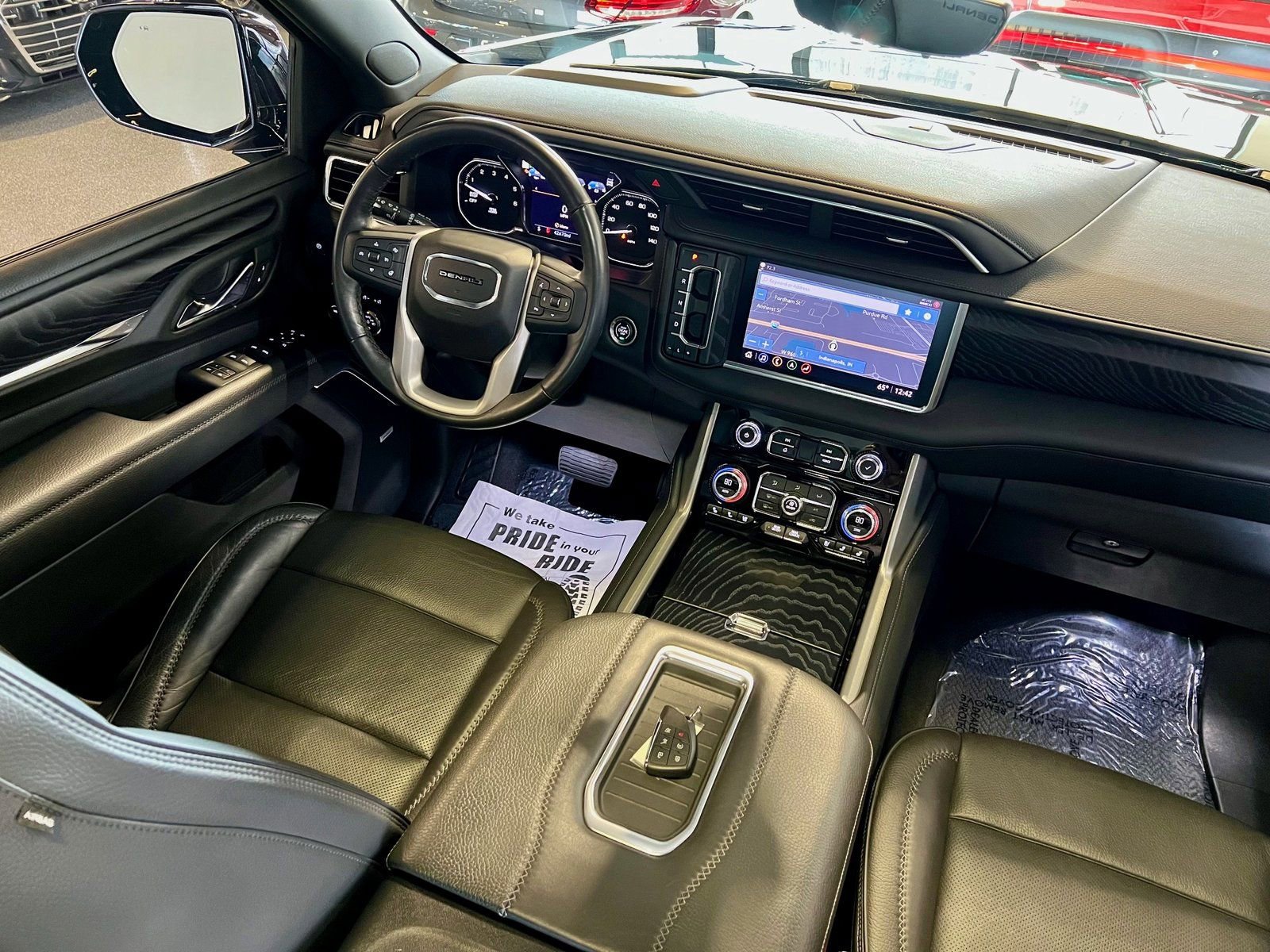 Used 2021 GMC Yukon Denali w/ Denali Premium Package image 14