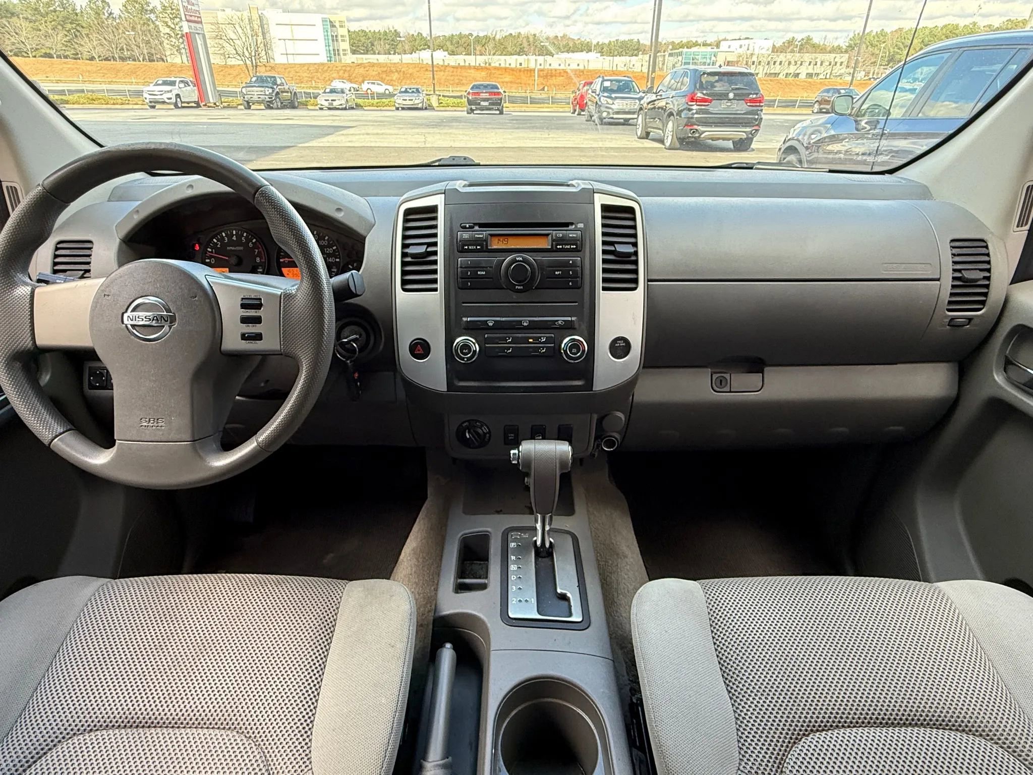 Used 2011 Nissan Frontier SV image 3