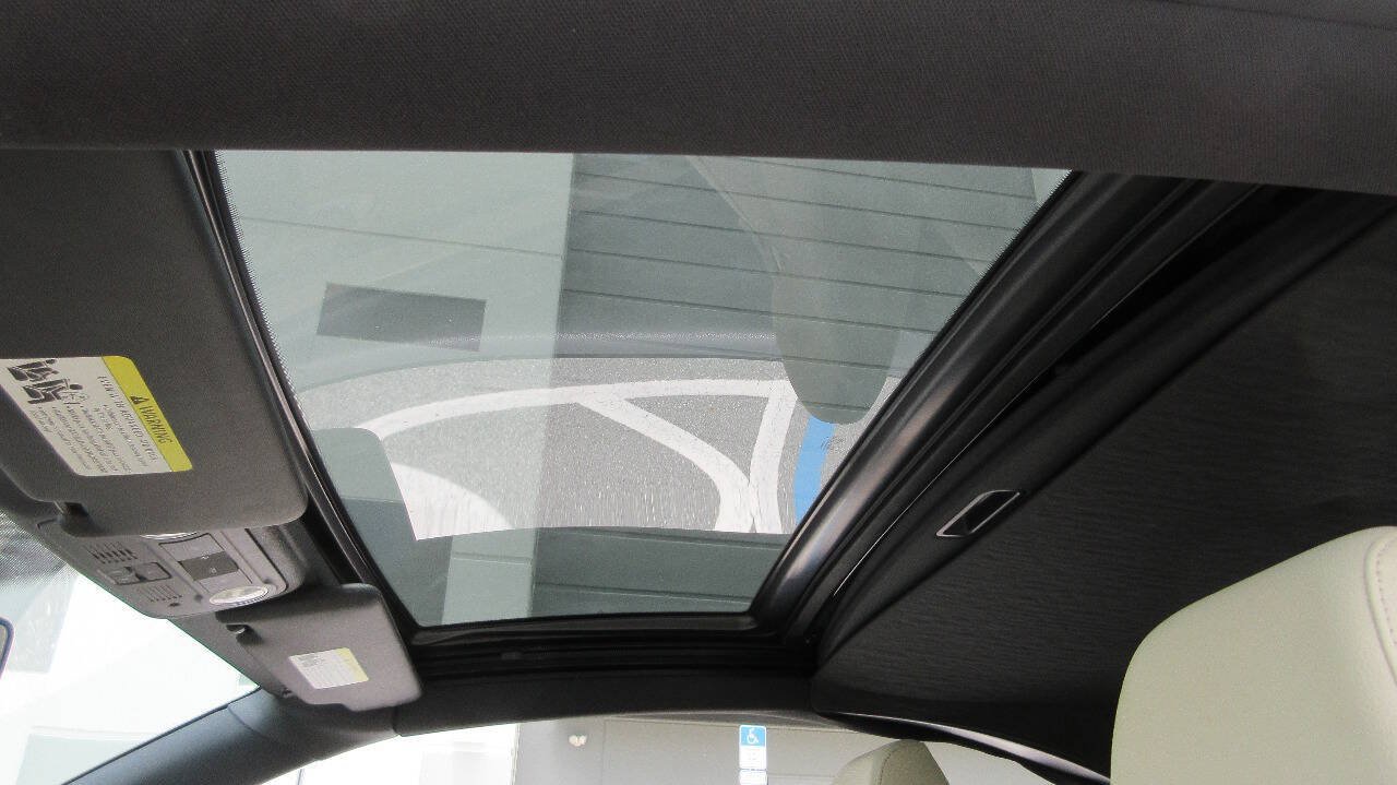 Used 2011 Volkswagen Eos Komfort FWD image 36