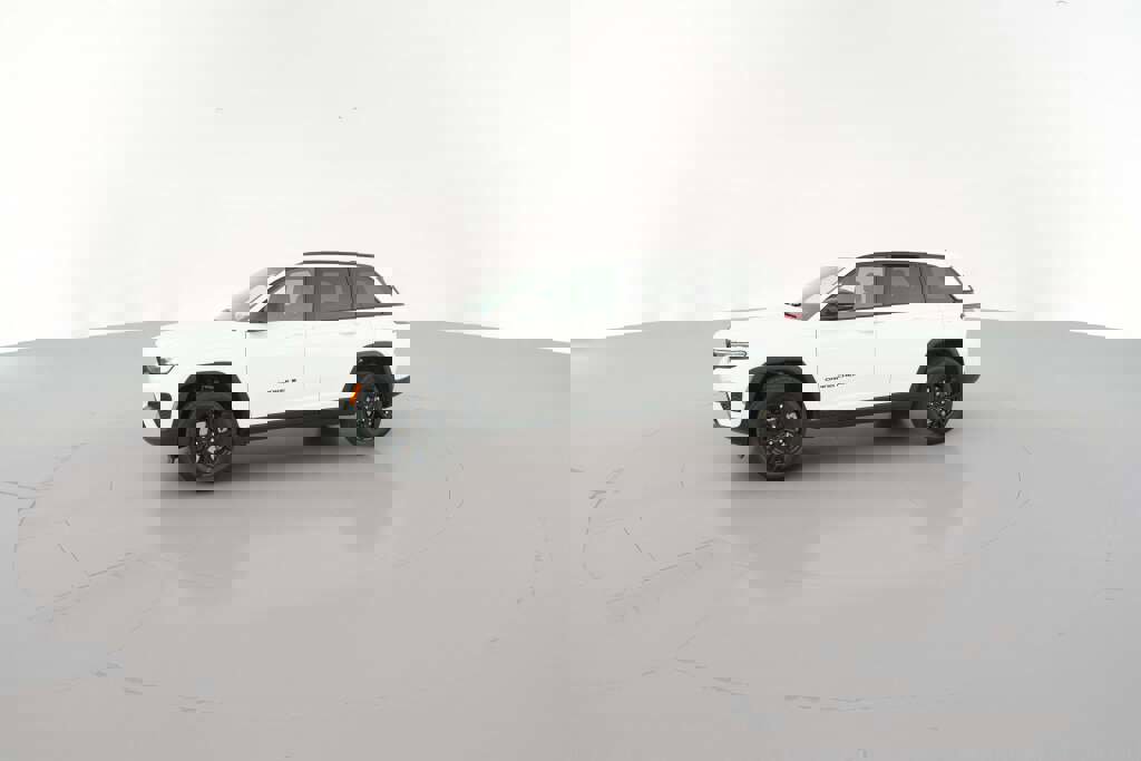 New 2025 Jeep Grand Cherokee Altitude image 5