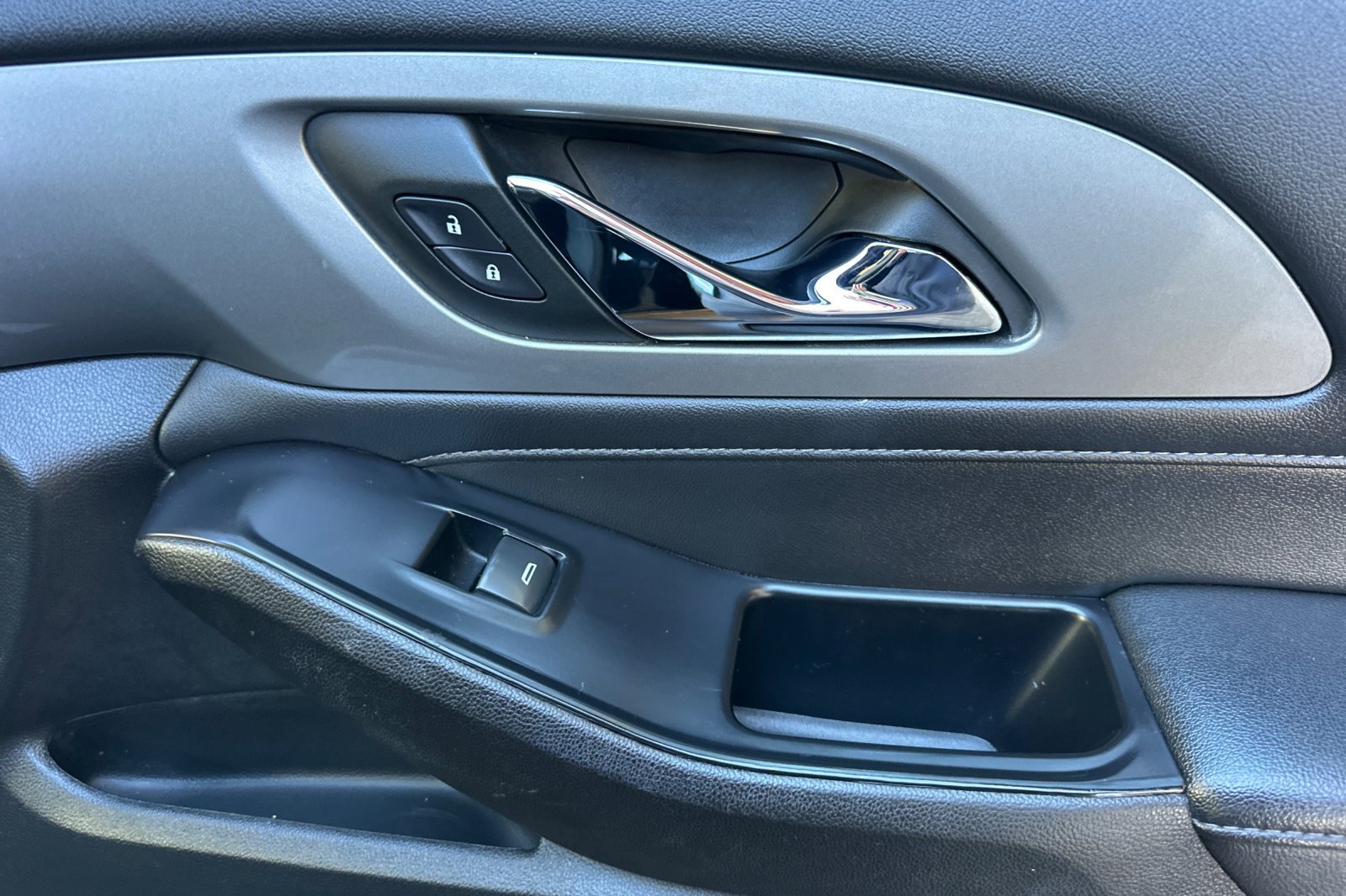 Used 2023 Chevrolet Traverse LT image 23