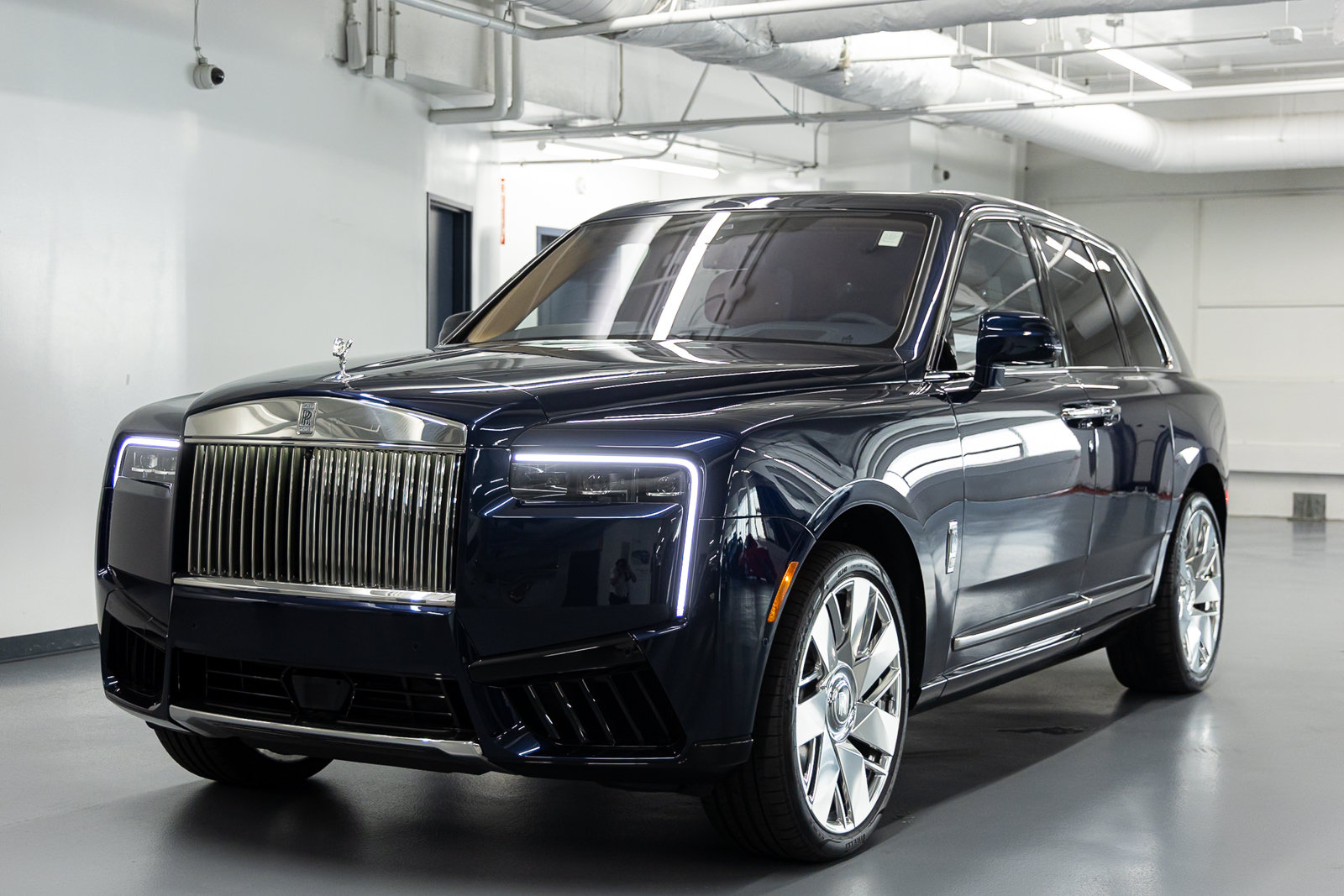 Certified 2025 Rolls-Royce Cullinan AWD/4WD image 2