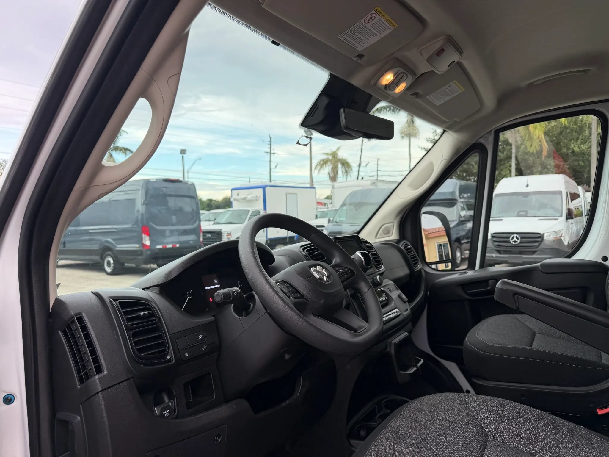 Used 2024 RAM ProMaster 2500 136 w/ Safety Group FWD image 14