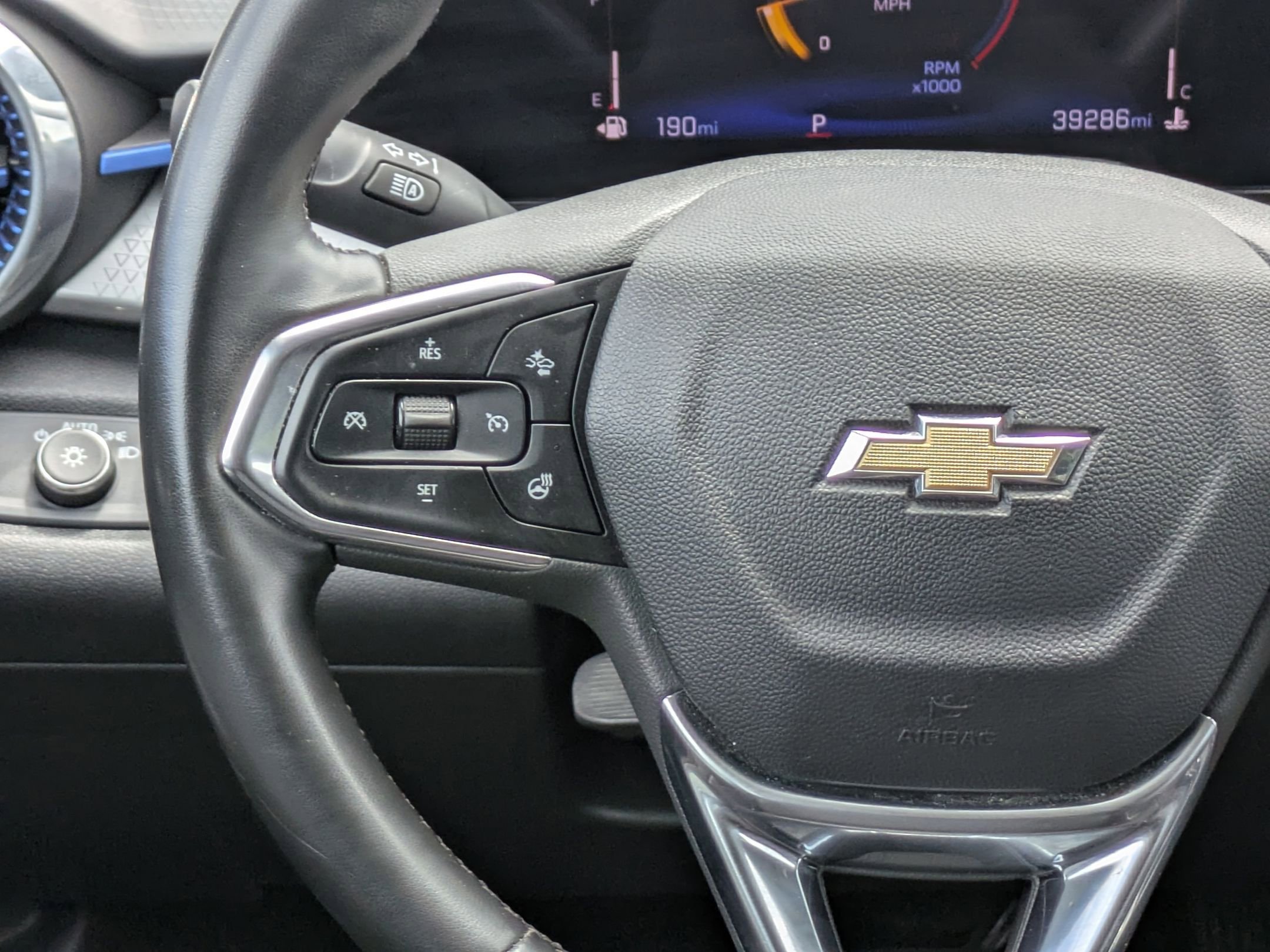 Used 2024 Chevrolet Trax LT w/ Sunroof Package FWD image 20