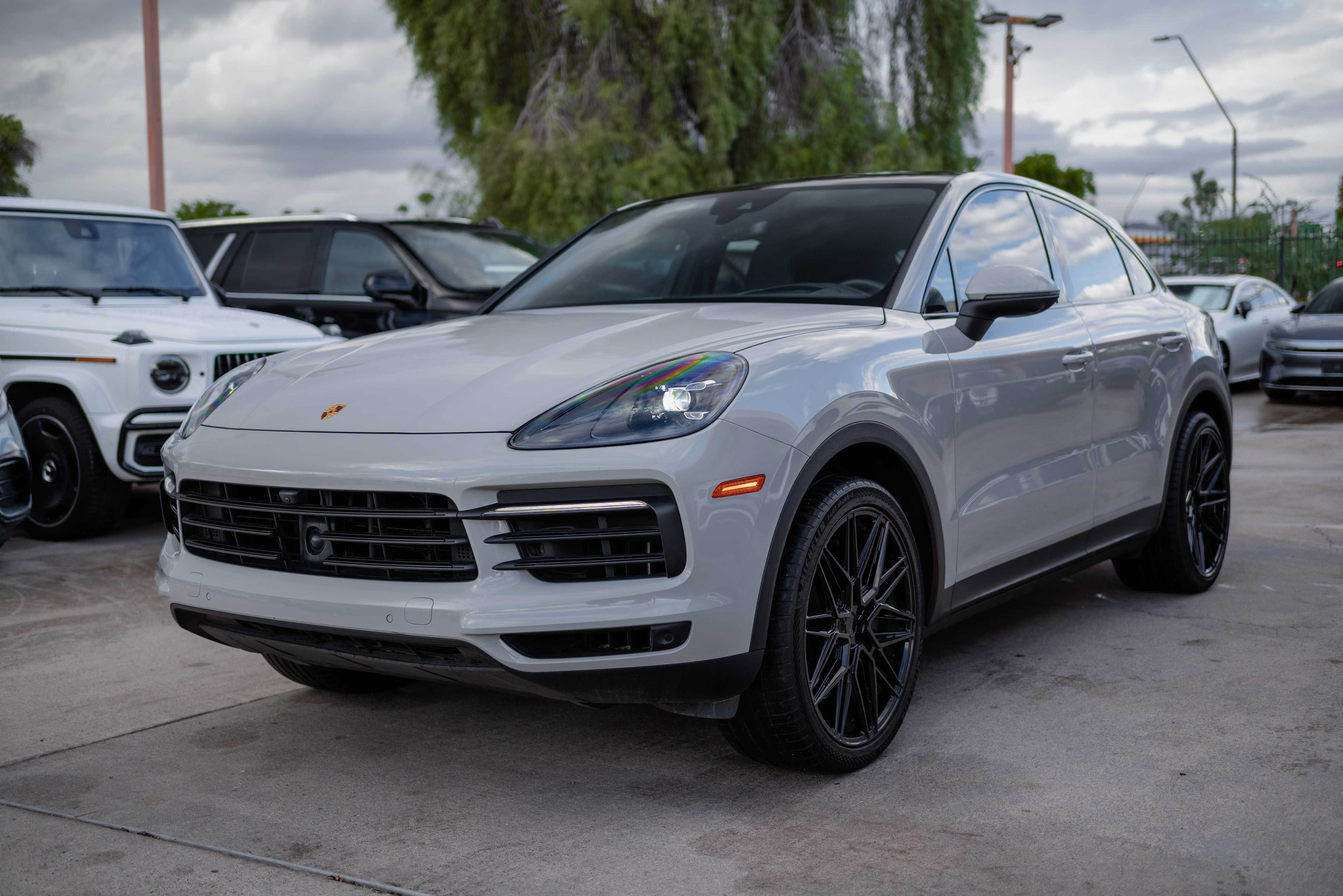 Used 2022 Porsche Cayenne Coupe AWD/4WD image 1