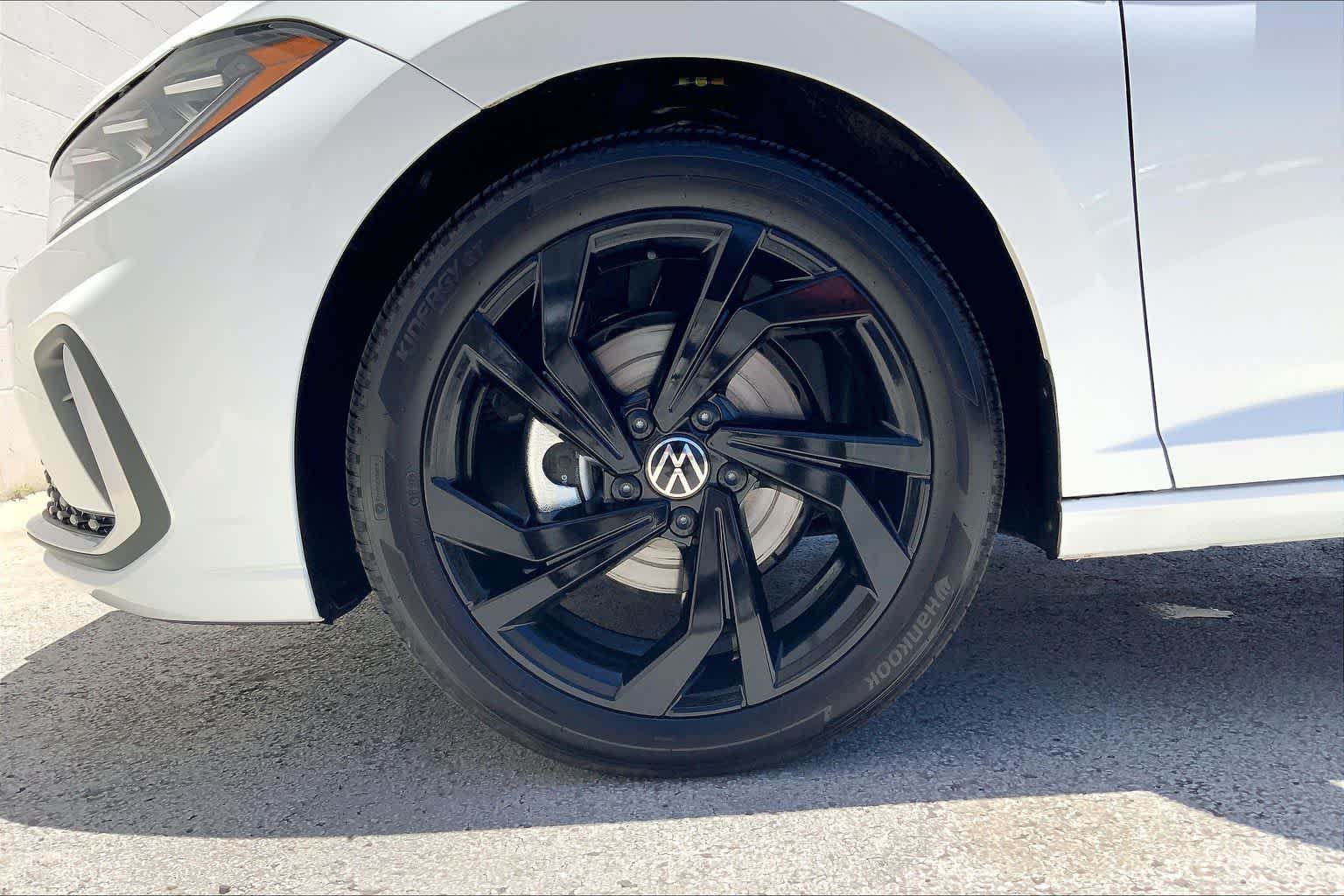 Used 2026 Volkswagen Jetta SE FWD image 8