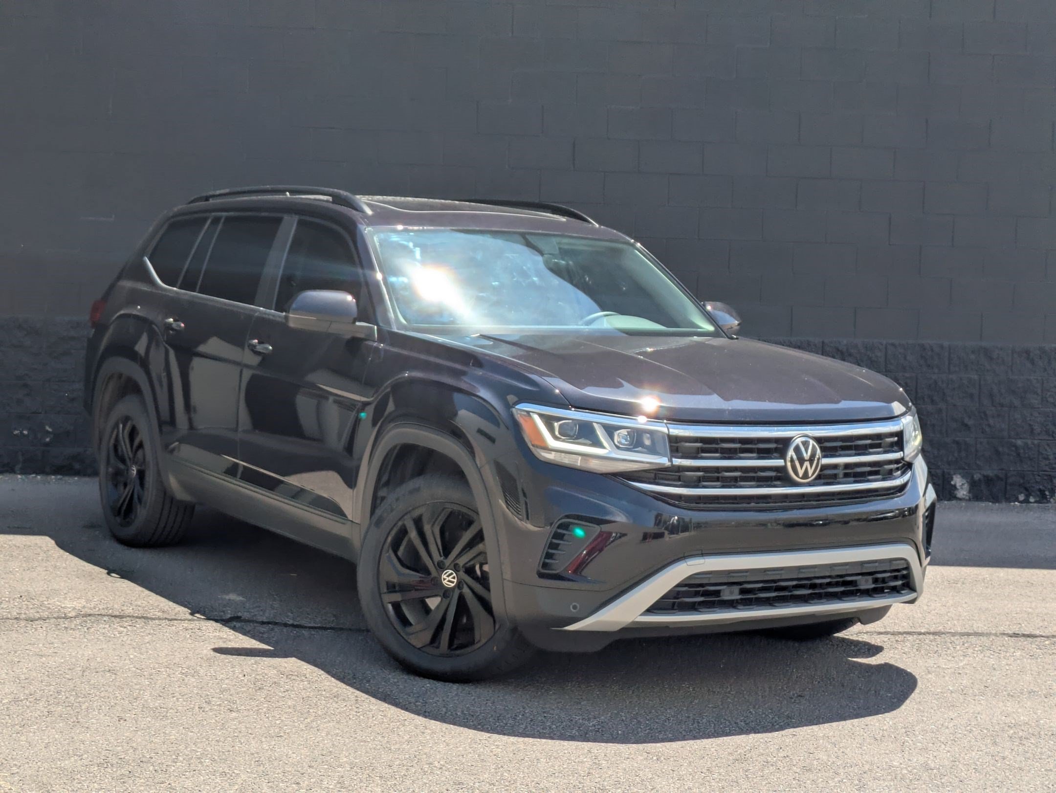 Used 2022 Volkswagen Atlas SE w/ Panoramic Sunroof Package AWD/4WD image 3