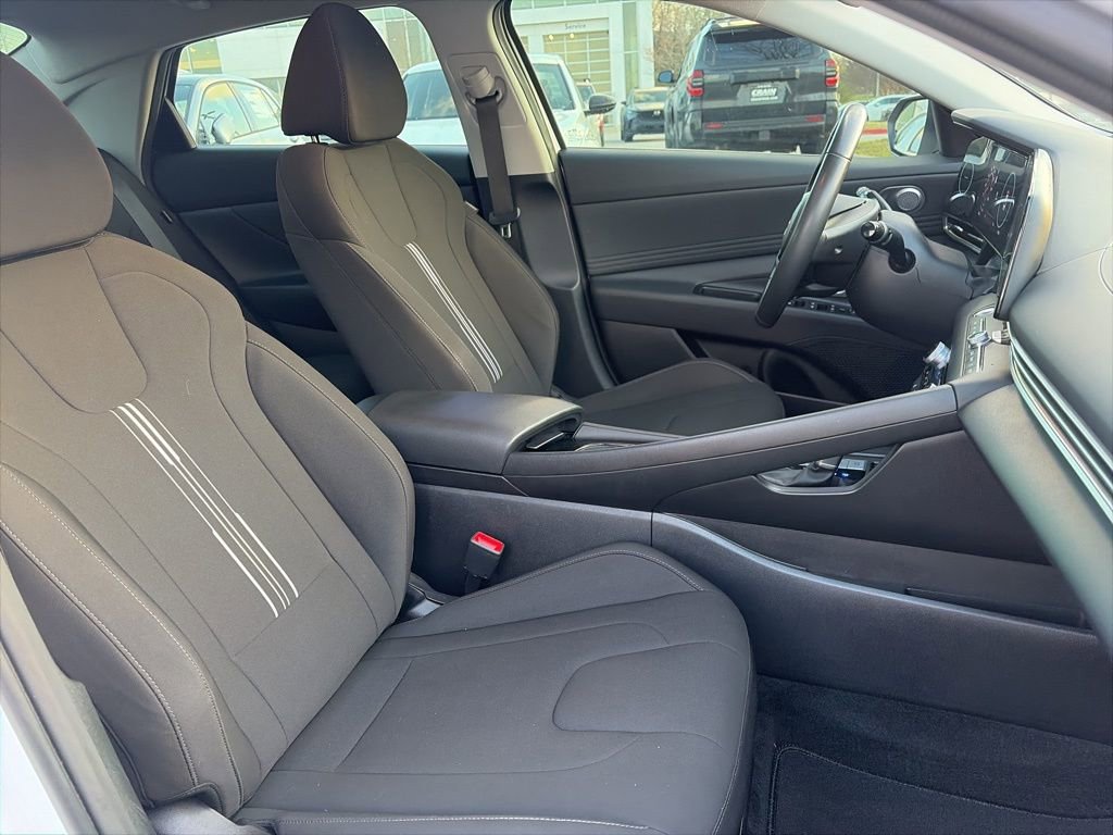 Used 2024 Hyundai Elantra SEL w/ Convenience Package image 29