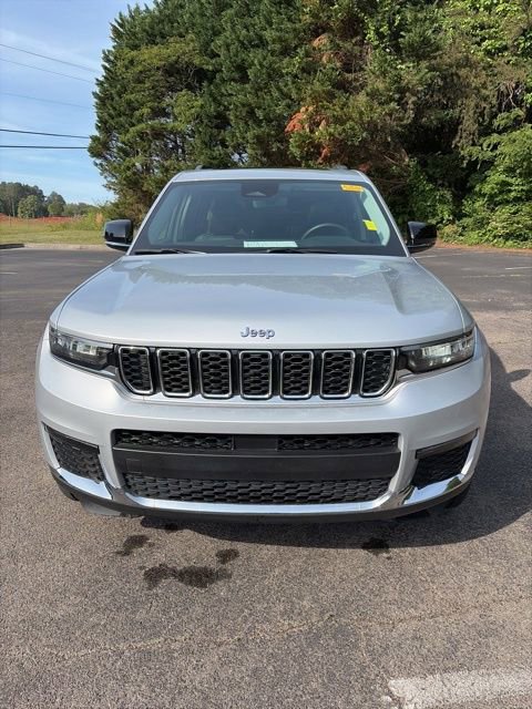 Used 2021 Jeep Grand Cherokee L Limited AWD/4WD image 2